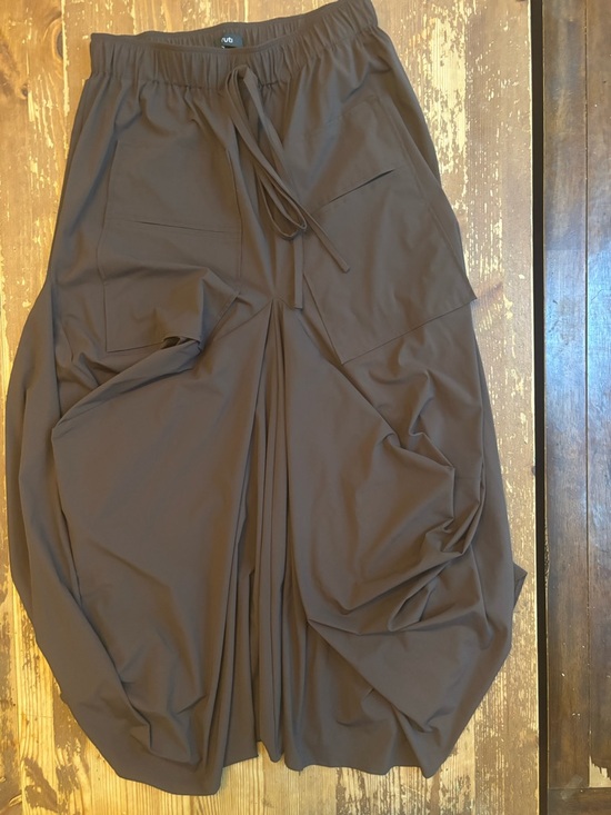 Ruti Go To Brown Midi Skirt with Pockets. Small - Picture 10 of 13